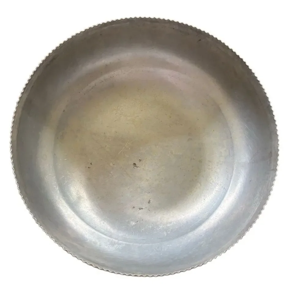 Vintage Rodney Kent Hammered Wrought Aluminum Covered Casserole Dish Bowl Tulip